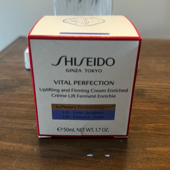 NIB Shiseido Vital Perfection uplifting & Firming Cream - Sz 1.7 oz l 50 mL